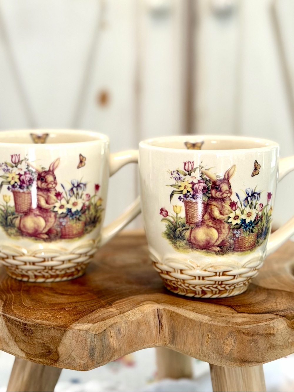Cracker Barrel "Easter Treasures
TWO Coffee Mug/Cup Bunny & Floral
Bouquets 16oz